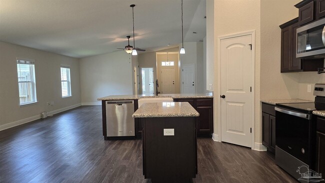 Building Photo - 5157 Peach Dr