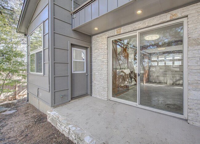 Building Photo - 2400 Spring Creek Dr