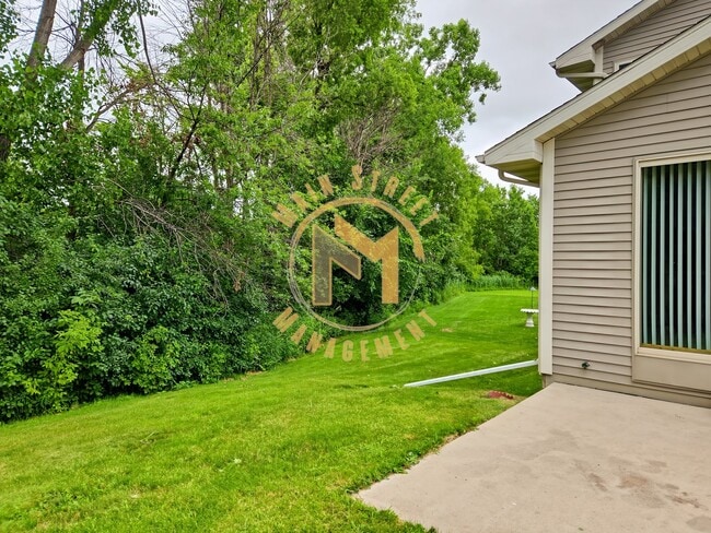 Building Photo - 3 Bed 2 Bath Duplex