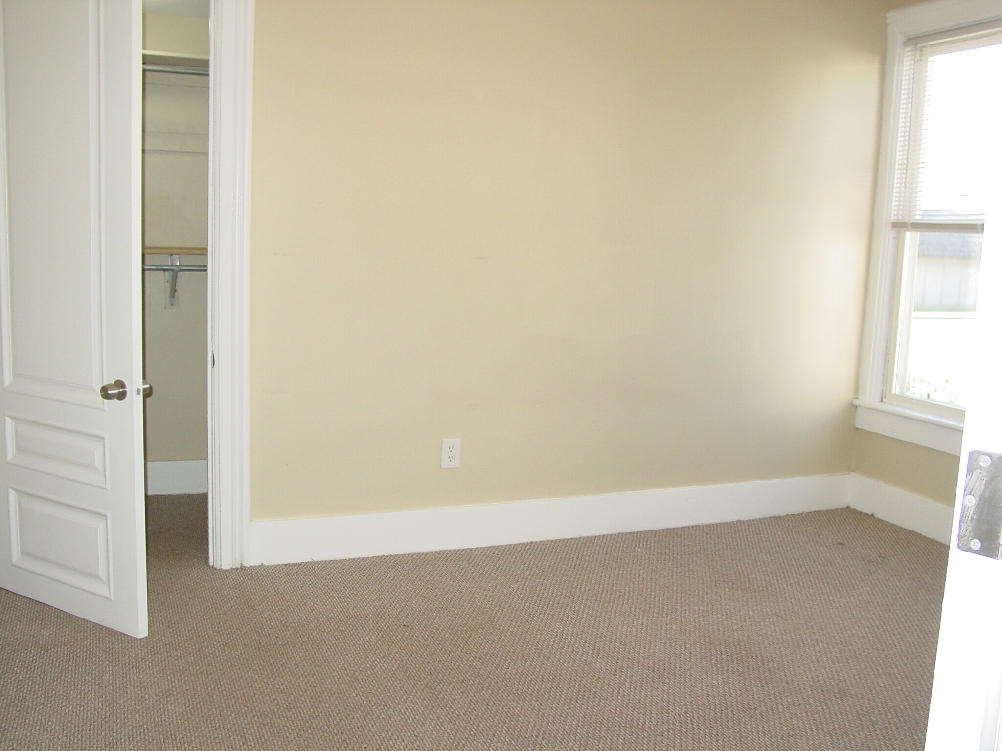 Spacious Bedrooms - 20 N Locust St