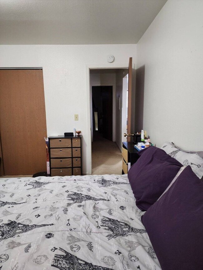 Building Photo - Cottonwood Apartments