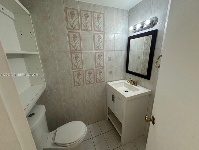 Building Photo - 999 Brickell Bay Dr