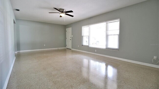 Building Photo - 1001 Brookside Dr