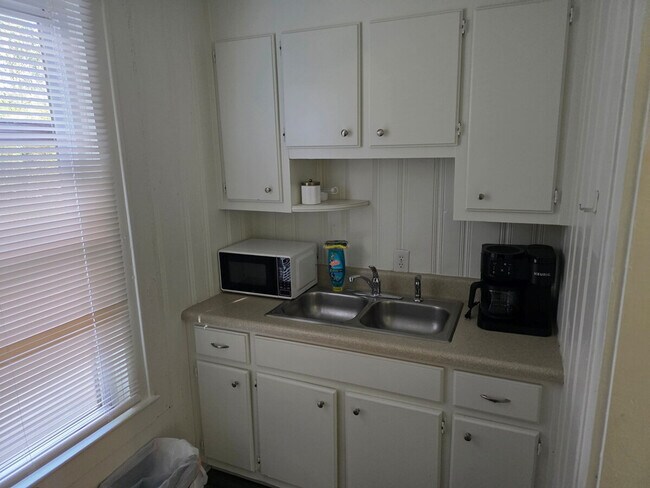 Building Photo - 539 Woodruff Rd