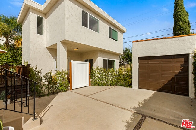 Building Photo - 460-460 N Alfred St