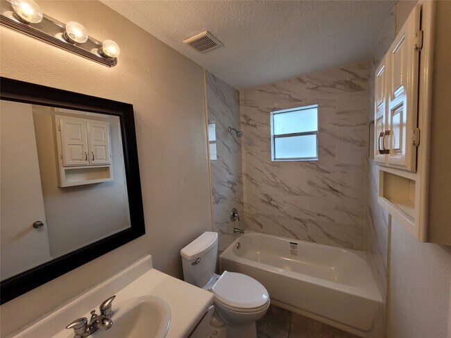 Building Photo - 7207 Grackle Dr