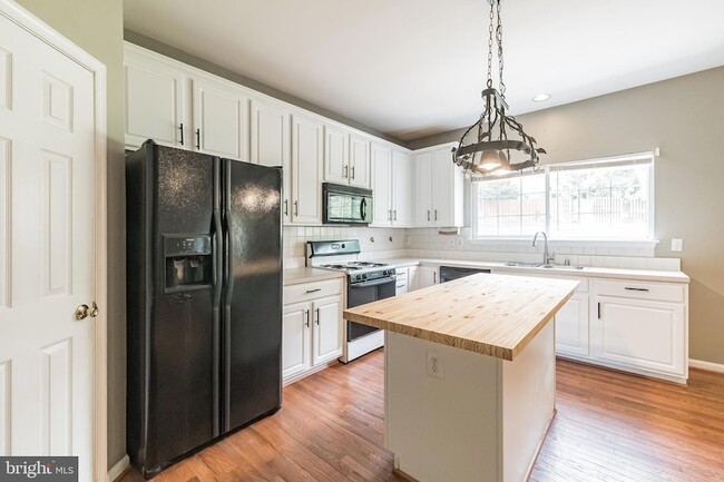 Building Photo - 43137 Binkley Cir