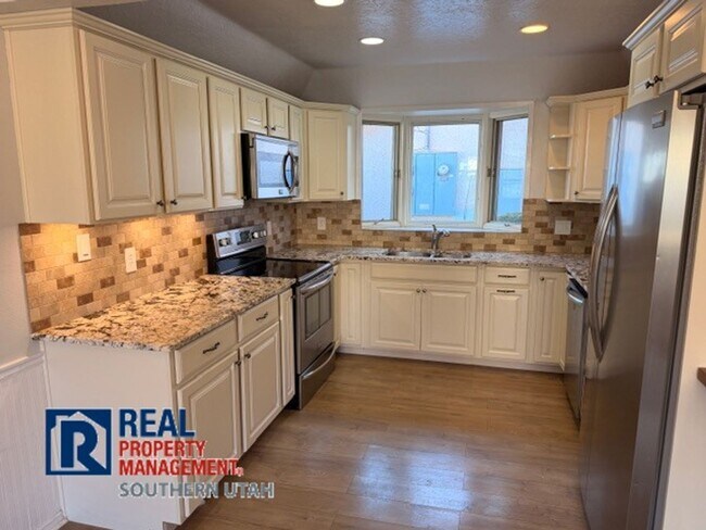 Building Photo - 2 bedroom downtown