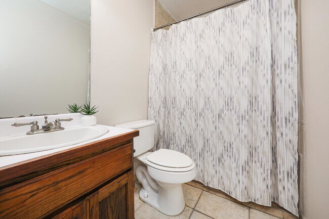 Building Photo - 2220 Santa Cleotilde Ave