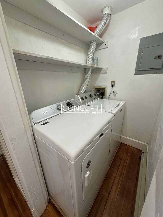 Building Photo - 11 Chilcott Pl