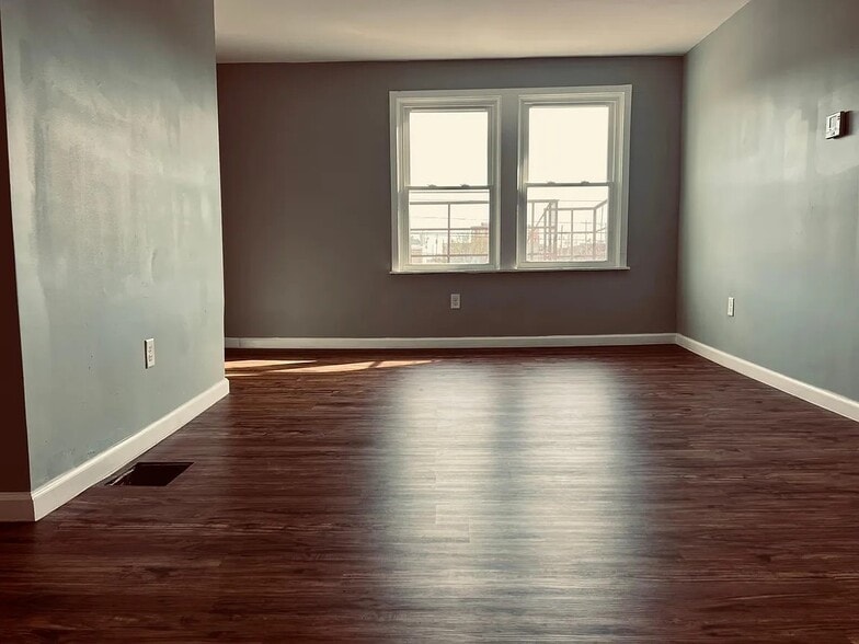 Building Photo - 2600 Melrose Ave