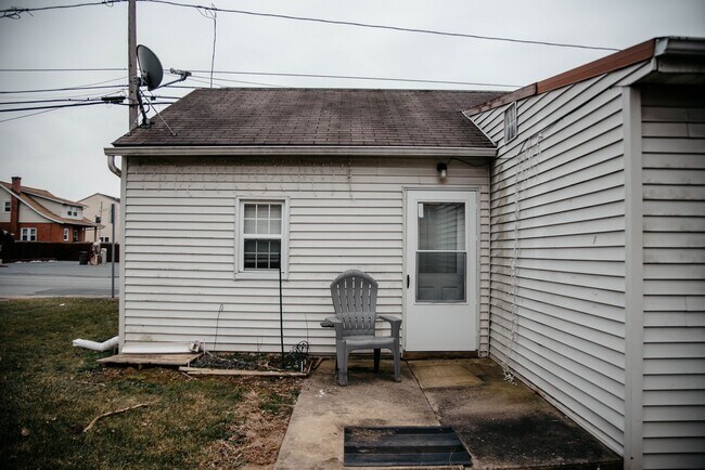 Building Photo - 45 E Willow St