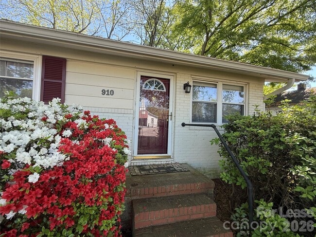 Building Photo - 910 Edgemont Ave