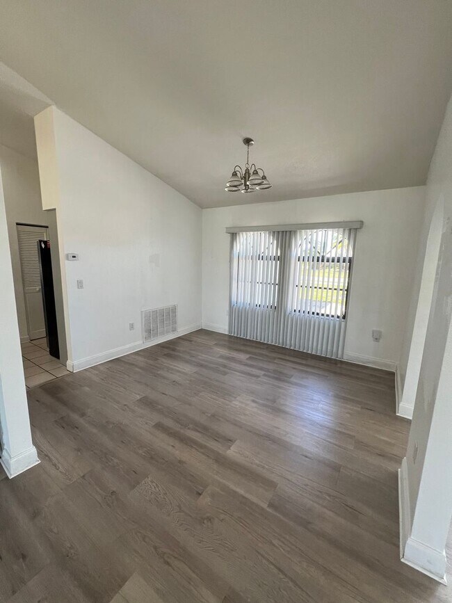 Building Photo - $1,875 ** ANNUAL ** Available 10/15/25 - Newly Renovated ** 3/2 Single Family Home with Oversized...