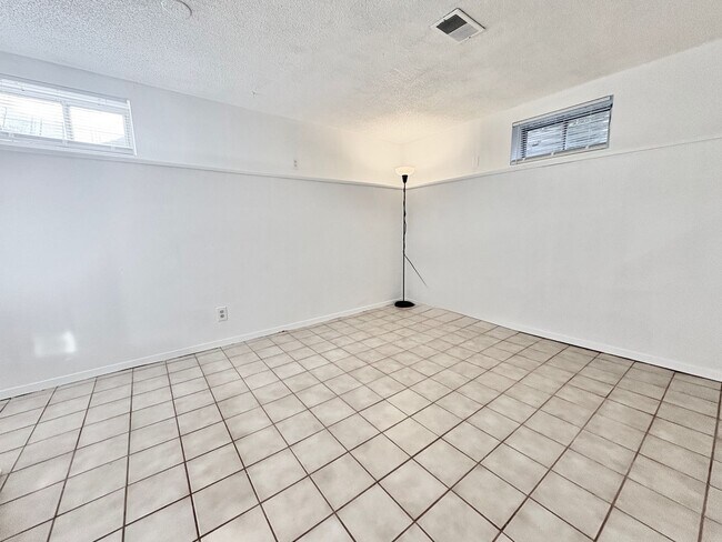 Building Photo - Immaculate, Updated, & Bright Home in West...