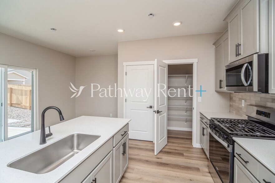 Building Photo - 9353 Yampa Ct