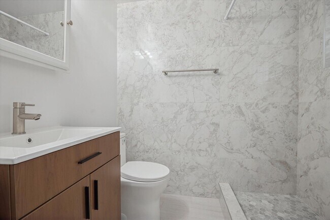 Building Photo - 524 Orton Ave