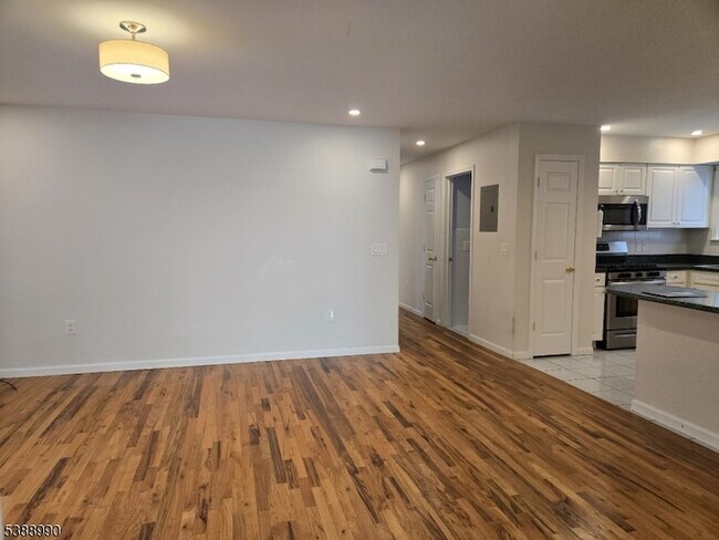 Building Photo - 89 Sumo Village Ct