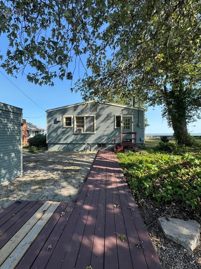 Building Photo - 13512 Venetian Dr