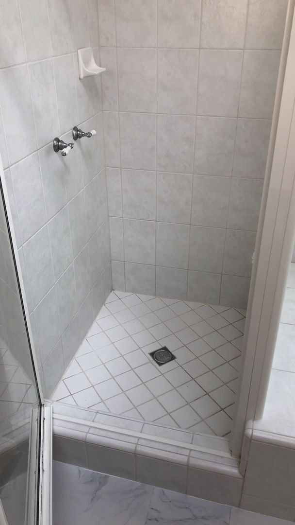 Building Photo - Stunning Sierra Del pro view home!