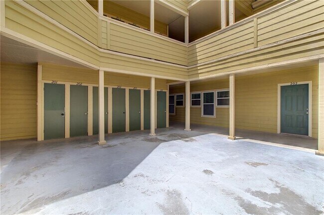 Building Photo - 808 W 29th St