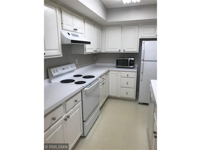 Building Photo - 15655 24th Ave N