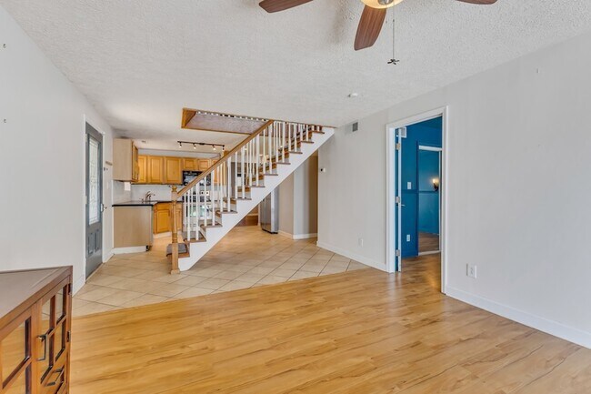 Building Photo - 272 Rio Vista Dr
