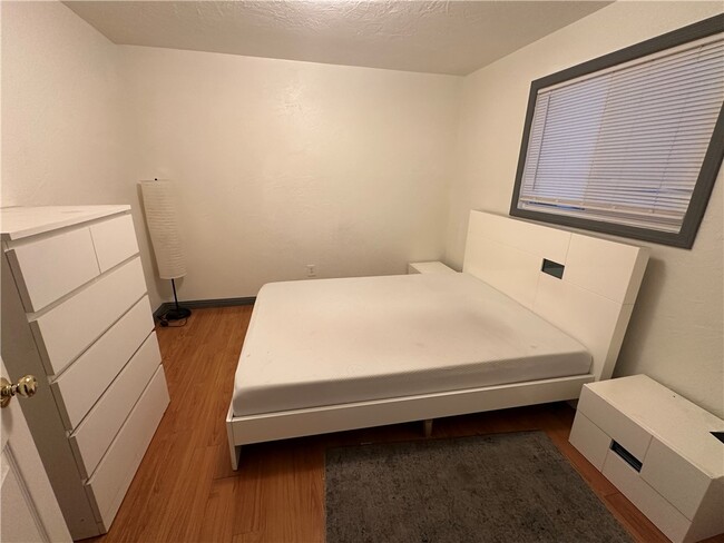 Building Photo - 352 W Chevy Chase Dr