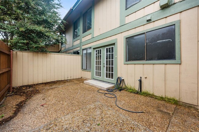 Building Photo - 9520 Quail Village Ln