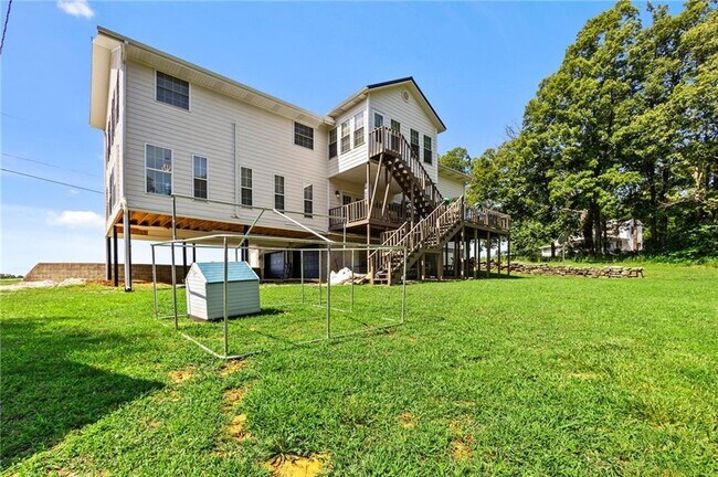 Building Photo - 10940 Devils Den Rd
