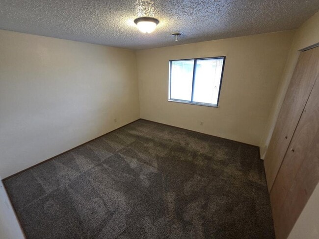 Building Photo - 1727 N Grandview Ln
