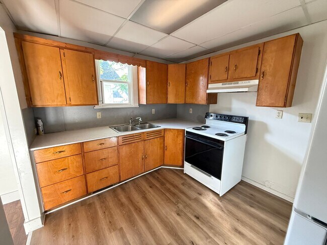 Building Photo - 2-Bedroom Ranch Home with Basement Storage and Fenced Yard