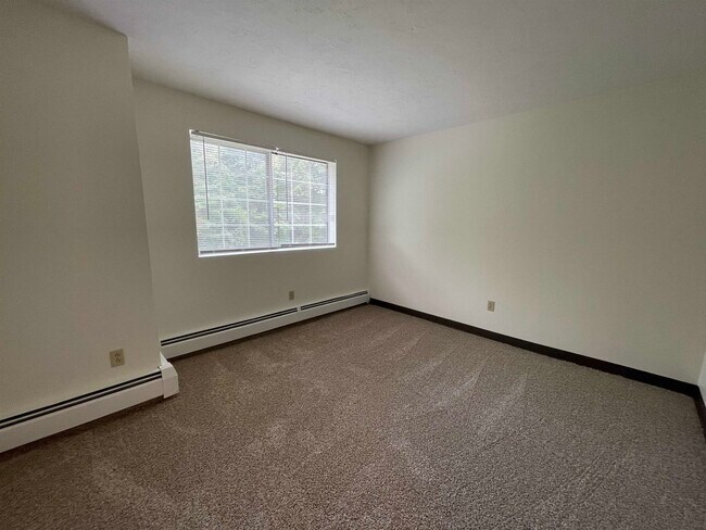 Building Photo - 385 Huse Rd