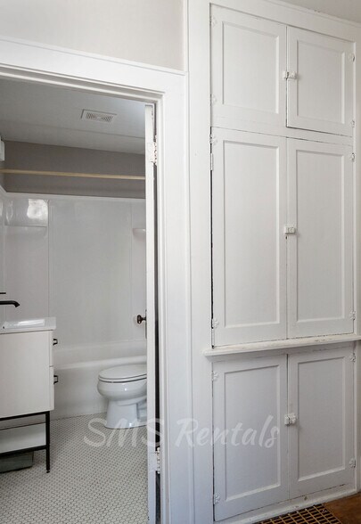 Building Photo - 319 Fink St