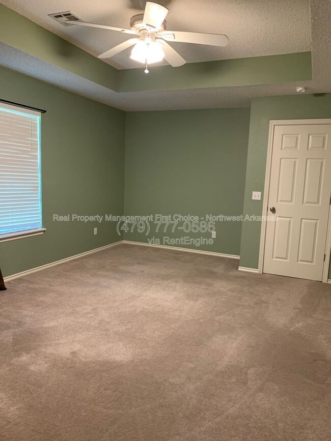 Building Photo - 1612 Cresent St