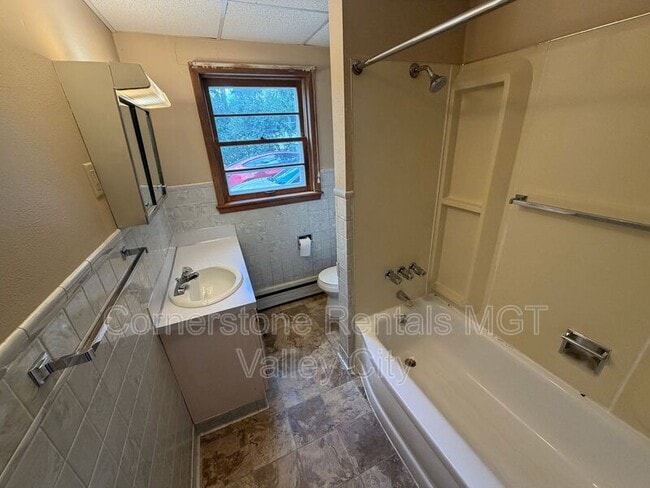 Building Photo - 265 Viking Dr