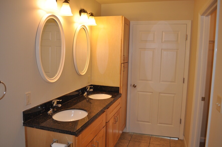 Building Photo - 13930 Maugansville Rd