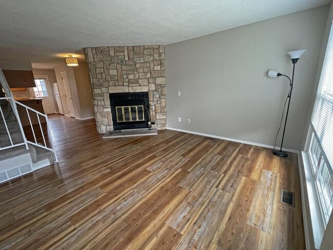 Building Photo - 3426 Queen Anne Way