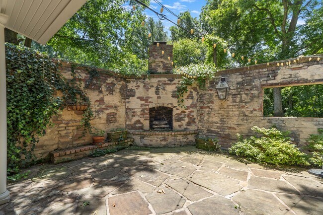Building Photo - Totally renovated open concept with vaulted ceilings