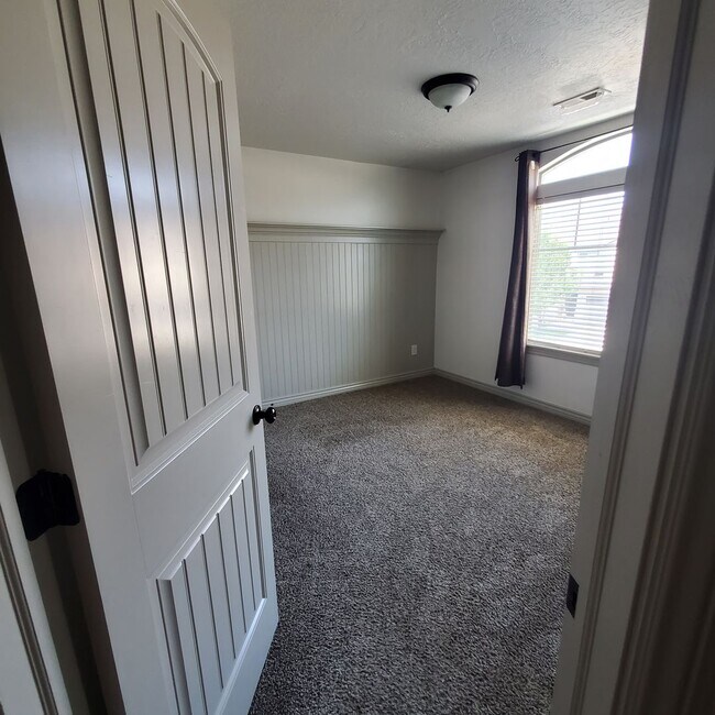 Building Photo - 1785 W 815 S