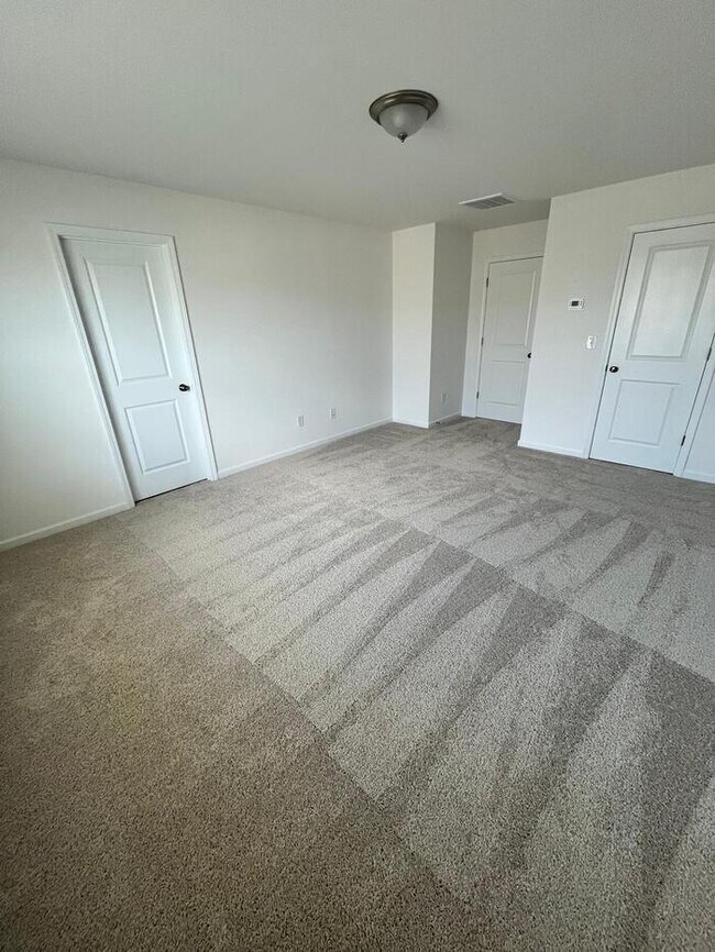 Building Photo - 2690 Yeager Dr NW