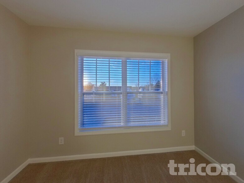 Building Photo - 422 Providence Plantation Cir