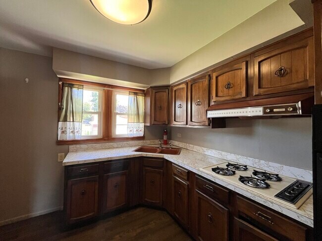 Building Photo - 2714 W 97th St
