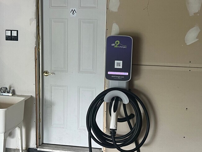 Building Photo - 196 Black Mountain Rd