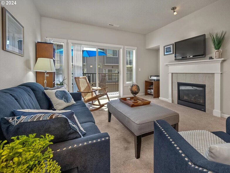 Family Room - 126 NE 78th Ave