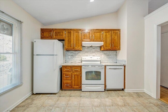 Building Photo - 2823 Lansing Dr SW