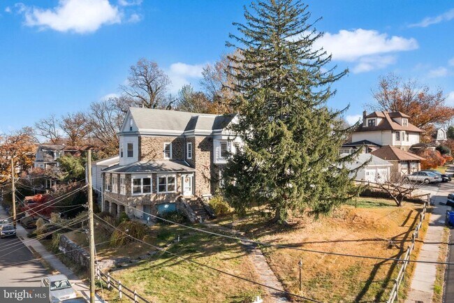 Building Photo - 7301 Chestnut Ave