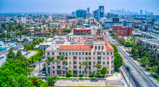 Building Photo - 4121 Wilshire Blvd Los Angeles, CA 90010