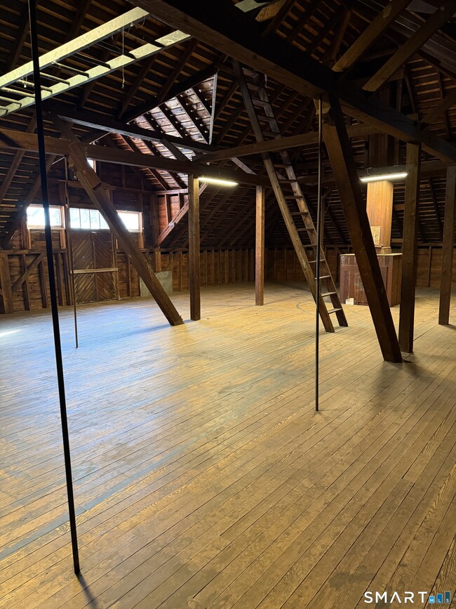 Building Photo - 473 Amity Rd