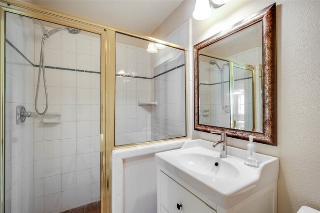 Building Photo - 3135 Old Masters Dr